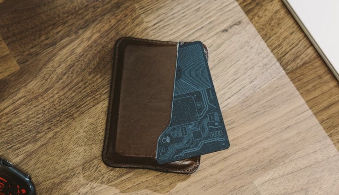 Nomad Tracking Card usage